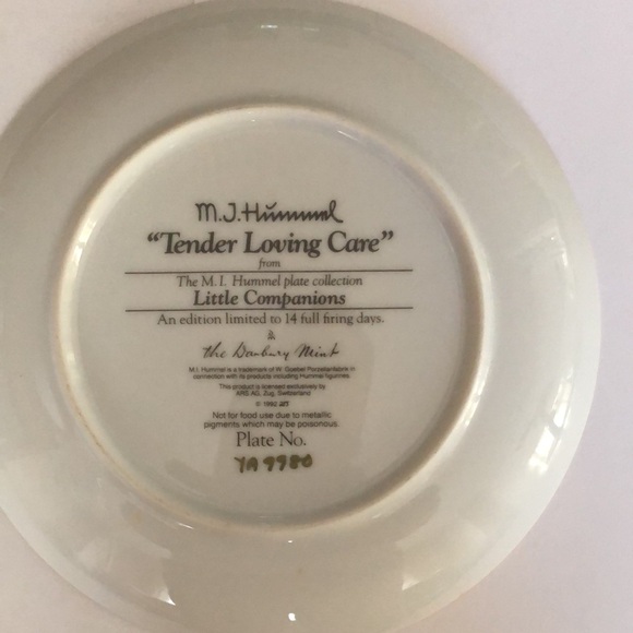 Danbury Mint 1992 Collector's Hummel Plate TENDER LOVING CARE Little Companions - Picture 2 of 2